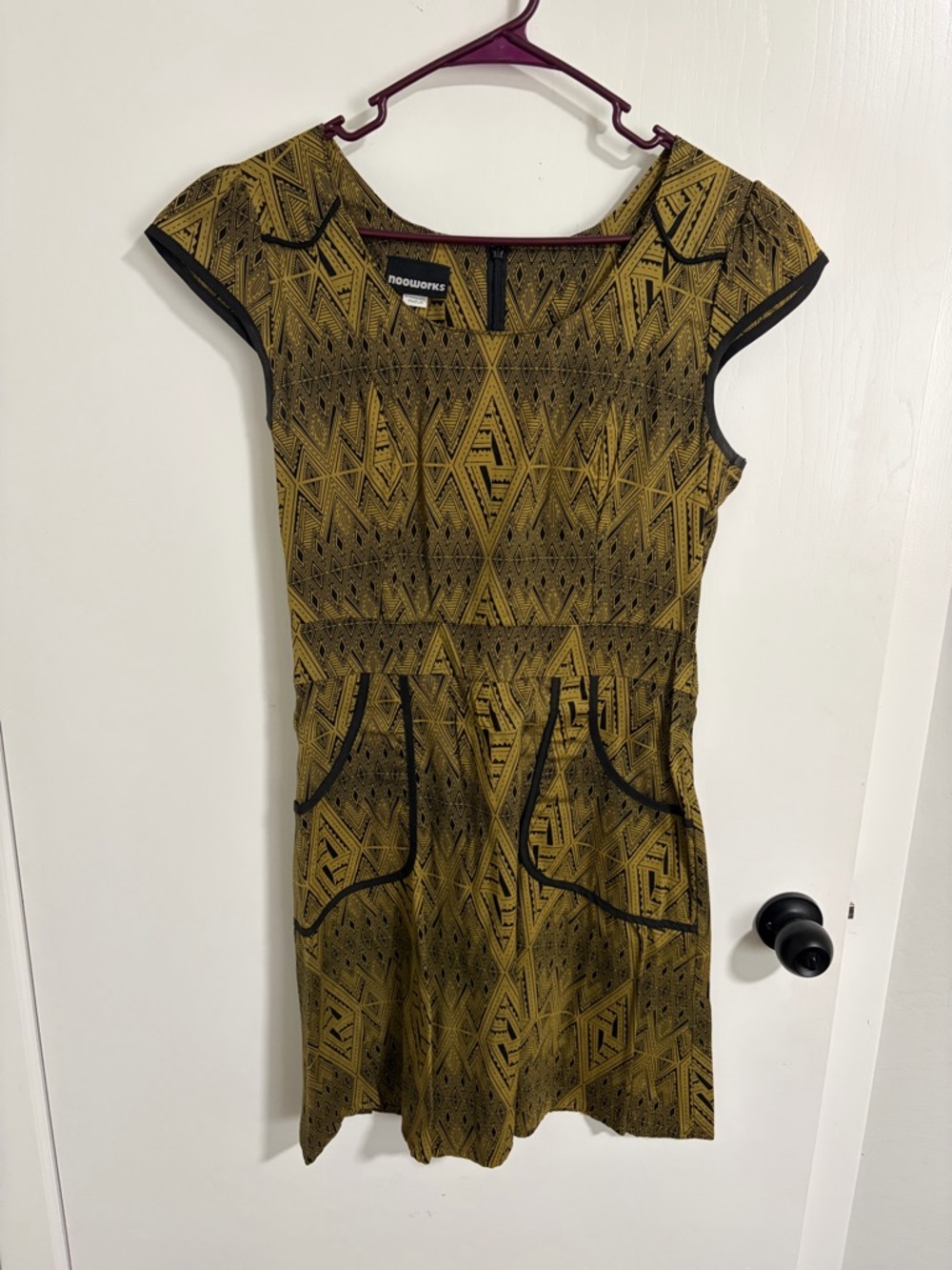 Nooworks Olive Geometric Cap-Sleeve Dress